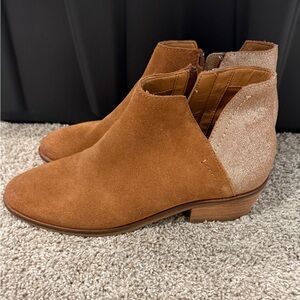 FRYE AND CO. Brown Suede Ankle Booties